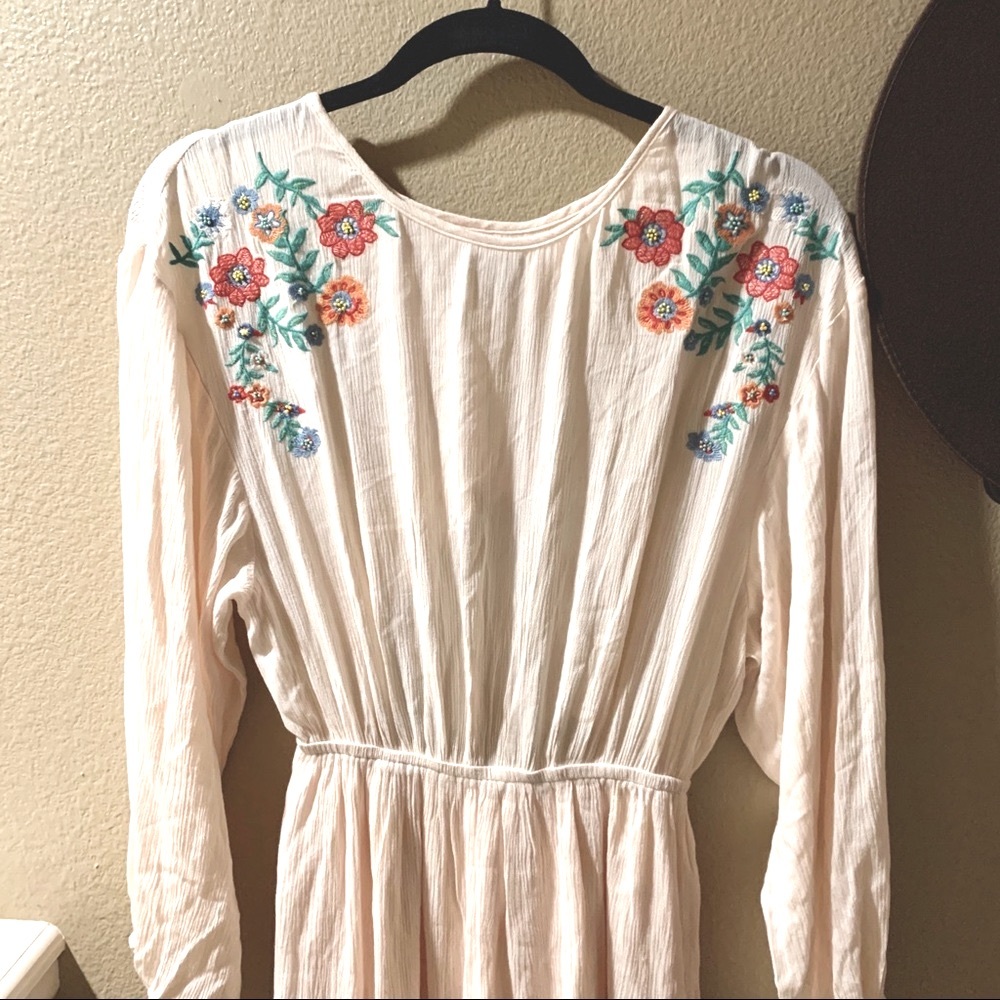 MOON RIVER NEW Embroidered Backless Maxi Dress - Picture 5 of 8